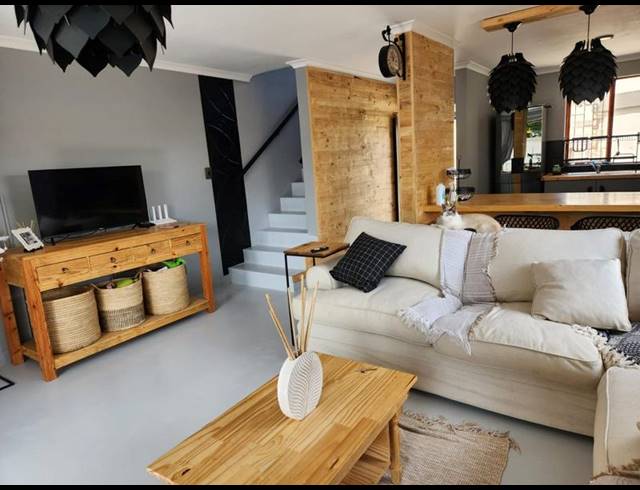 3 BEDROOM PROPERTY TO RENT IN PARADISE BEACH